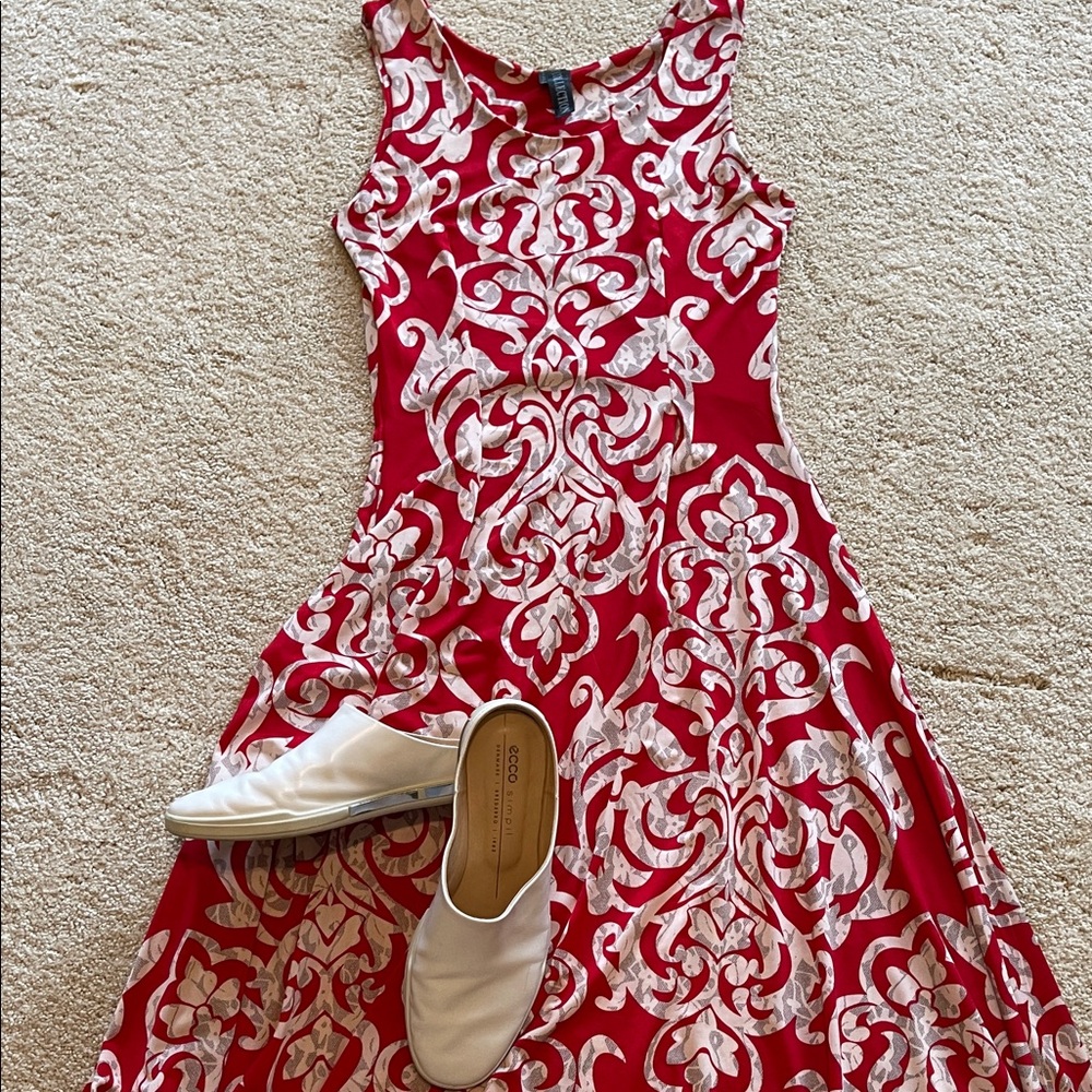 Chic Asymmetrical Red and White Dress - Picture 10 of 11